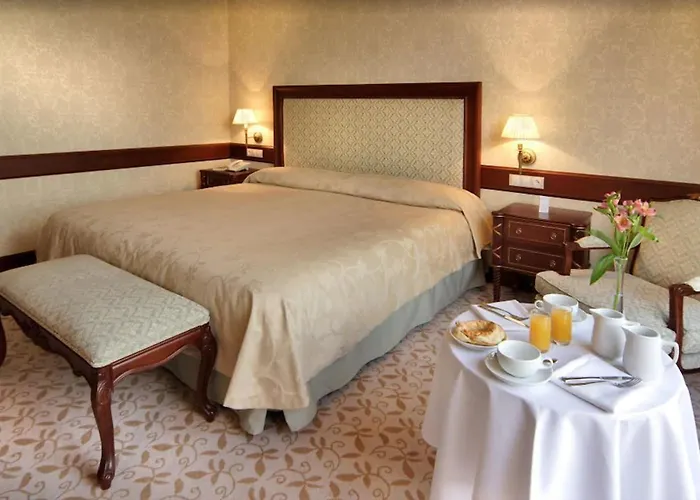 坎迪多酒店 酒店